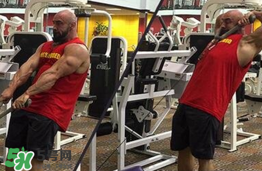 龍門架怎么練肩？龍門架練肩動作要點