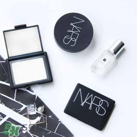 NARS高光蜜粉餅怎么樣？NARS高光蜜粉餅好用嗎？