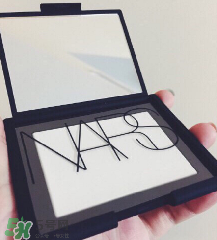 NARS高光蜜粉餅怎么樣？NARS高光蜜粉餅好用嗎？