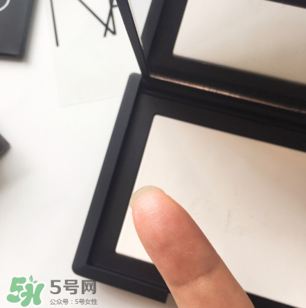 NARS高光蜜粉餅怎么樣？NARS高光蜜粉餅好用嗎？