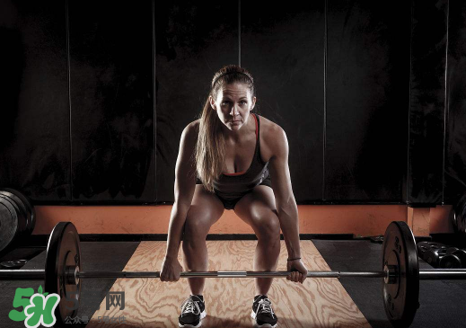 硬拉鍛煉哪些肌肉？硬拉有什么好處？