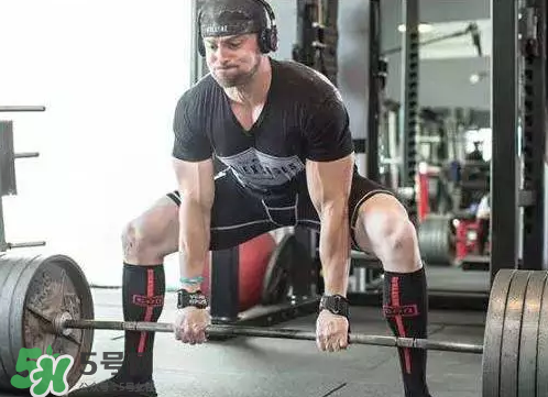 硬拉要放地上嗎？硬拉要觸地嗎？