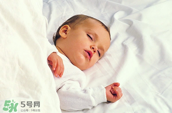 寶寶睡覺搖頭怎么回事？寶寶睡覺搖頭是缺鈣嗎？