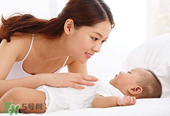 怎么哄寶寶入睡？哄寶寶睡覺的方法