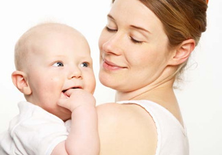 母乳喂養(yǎng)胸部會變形嗎？如何避免產(chǎn)后乳房變形？