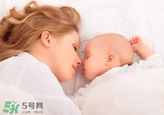 怎么哄寶寶入睡？哄寶寶睡覺的方法