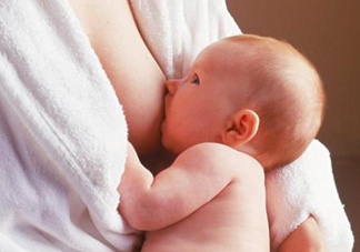 母乳喂養(yǎng)的寶寶大便怎樣正常？母乳喂養(yǎng)的寶寶需要補(bǔ)鈣嗎？