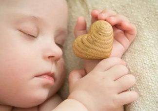 寶寶睡覺出汗多是什么原因？寶寶睡覺的常見誤區(qū)