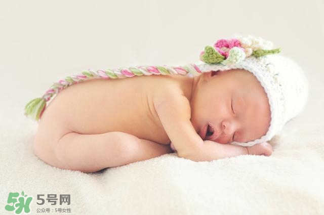 寶寶張嘴睡覺怎么回事？寶寶張嘴睡覺怎么糾正？