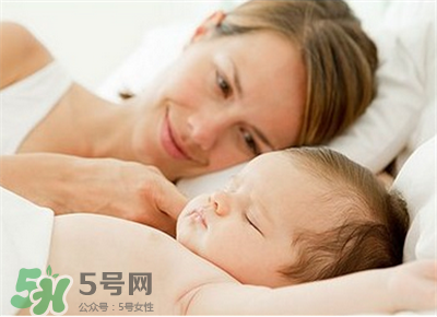 寶寶睡覺出汗多是什么原因？寶寶睡覺的常見誤區(qū)