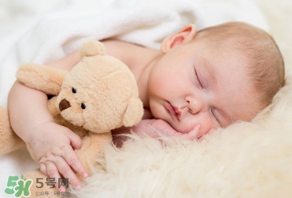 哄小寶寶乖乖睡覺(jué)的9大絕招 哄寶寶睡覺(jué)禁忌