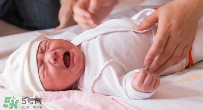 寶寶睡覺(jué)突然大哭是什么原因？寶寶睡覺(jué)突然哭醒怎么辦？