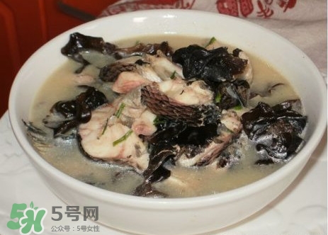 黑魚湯是發(fā)物嗎？黑魚湯可以放香菇嗎