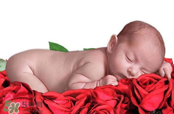 要上班了寶寶吃母乳怎么辦？要上班了寶寶不吃奶瓶怎么辦？