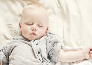 寶寶睡覺頭出汗是熱嗎？寶寶睡覺頭出汗是怎么回事？