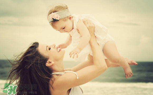 哺乳期可以化妝嗎？哺乳期化妝對(duì)寶寶有影響嗎？