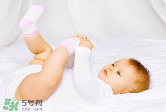 剛出生的寶寶需要枕頭嗎？新生兒需要枕頭定型嗎？