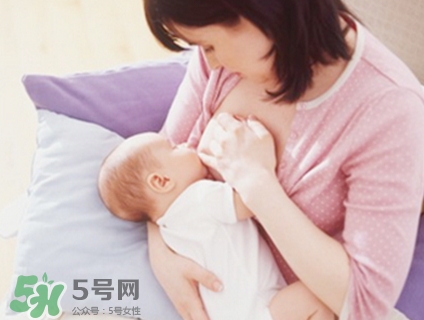 母乳喂養(yǎng)的寶寶大便怎樣正常？母乳喂養(yǎng)的寶寶需要補鈣嗎？
