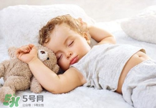 寶寶睡覺(jué)頭出汗是熱嗎？寶寶睡覺(jué)頭出汗是怎么回事？