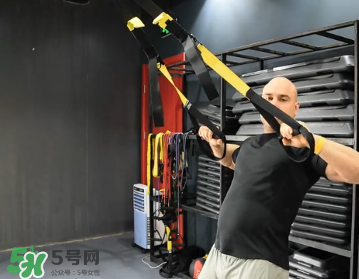 trx劃船一組做多少個(gè)？trx劃船每天做幾組？