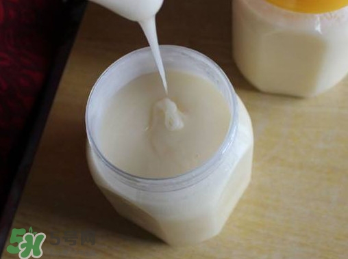 椴樹蜜和百花蜜哪個好？椴樹蜜和百花蜜的區(qū)別