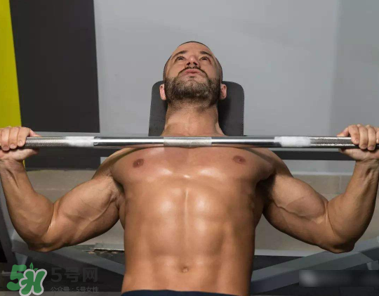 臥推怎么呼吸？臥推這樣呼吸就對了