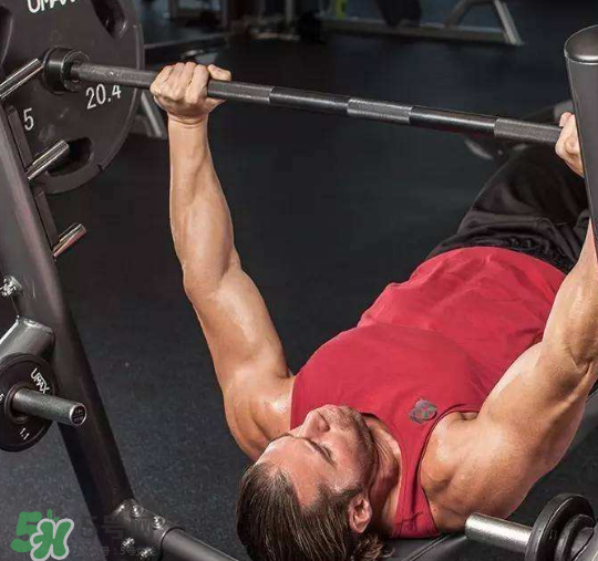 臥推怎么呼吸？臥推這樣呼吸就對了