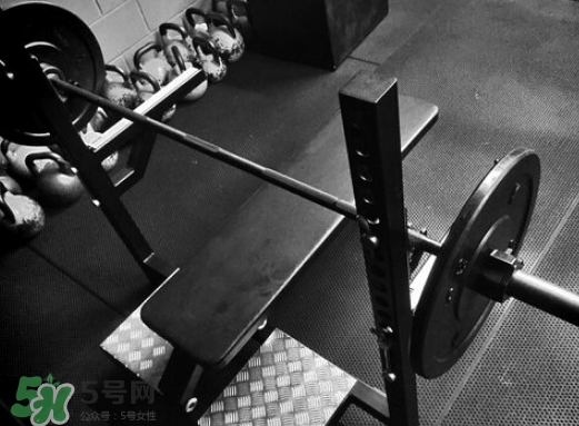 臥推怎么用胸肌發(fā)力？臥推發(fā)力技巧