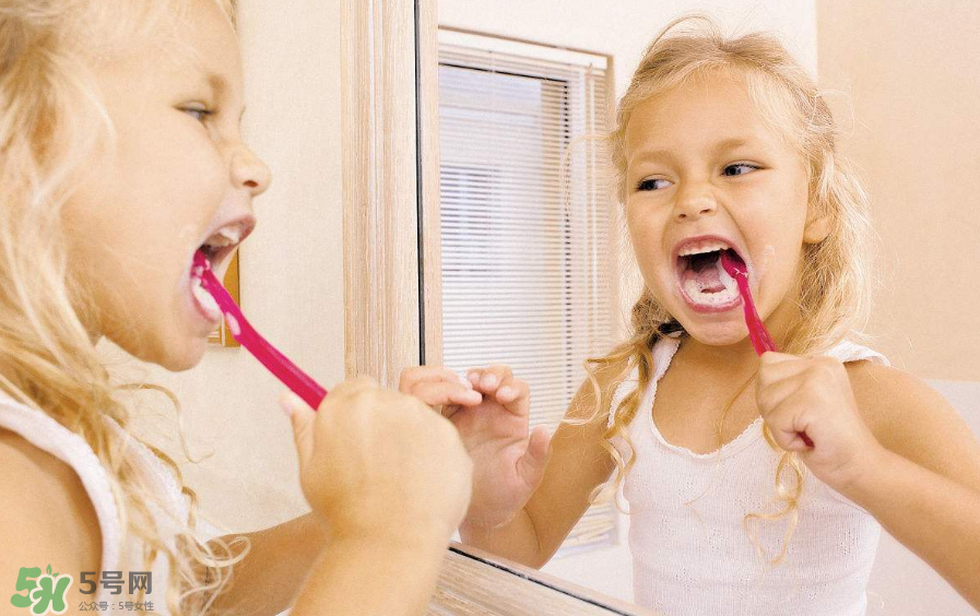 慢性咽炎日常應如何養(yǎng)護?慢性咽炎飲食該注意什么? 慢性咽炎日常應如何養(yǎng)護?慢性咽炎飲食該注意什么?