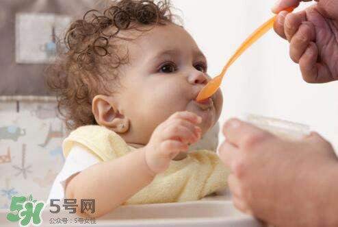 寶寶不吃輔食怎么辦？5個小妙招讓寶寶乖乖吃輔食