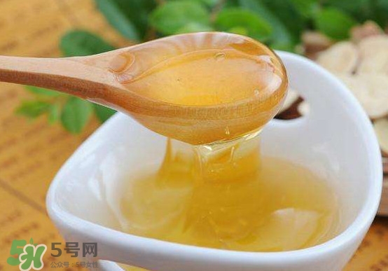 椴樹蜜和百花蜜哪個好？椴樹蜜和百花蜜的區(qū)別