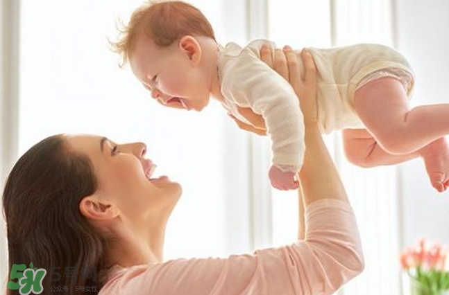 寶寶發(fā)燒出汗后可以洗澡嗎？寶寶發(fā)燒出汗好嗎？