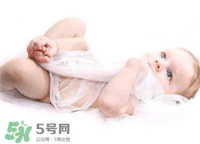 生孩子臍帶怎么剪？臍帶晚剪有什么影響？