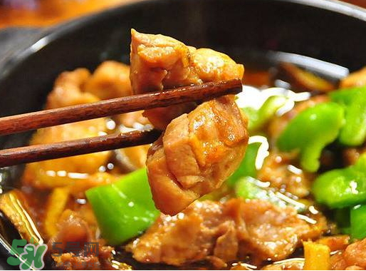 美國(guó)黃燜雞米飯為什么那么貴？美國(guó)黃燜雞米飯多少錢(qián)一份？