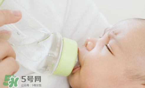 寶寶能喝礦泉水嗎？礦泉水寶寶適合寶寶喝嗎？