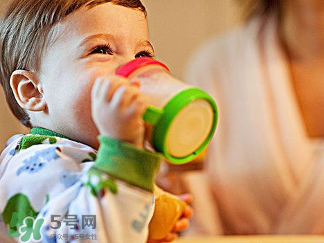 寶寶喝礦泉水好還是自來水好？寶寶喝哪種水好？