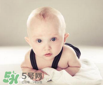 新生兒要多抱抱嗎？新生兒應(yīng)該是多抱還是多躺？