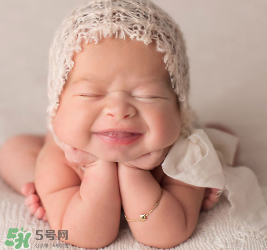 新生兒要多抱抱嗎？新生兒應(yīng)該是多抱還是多躺？