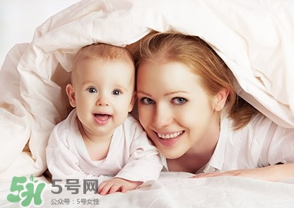 寶寶發(fā)燒出汗后可以洗澡嗎？寶寶發(fā)燒出汗好嗎？