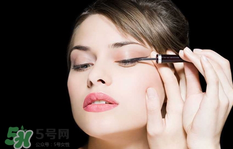 眼線膏和眼線液筆哪個(gè)好用？眼線膏和眼線液新人這樣選擇