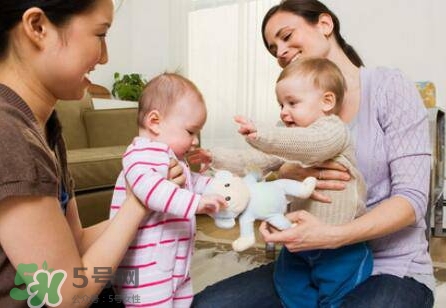 寶寶說話早晚和智力有關(guān)系嗎？寶寶說話晚怎么辦？