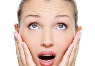 抬頭紋太重怎么辦？撫平抬頭紋只需這幾招