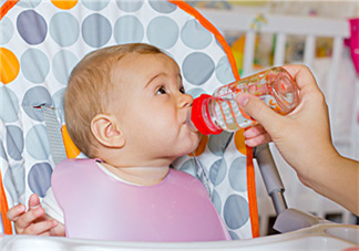 寶寶喝礦泉水好還是自來水好？寶寶喝哪種水好？