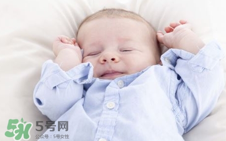 寶寶睡覺為什么會(huì)笑？寶寶睡覺笑出聲是做夢了嗎？
