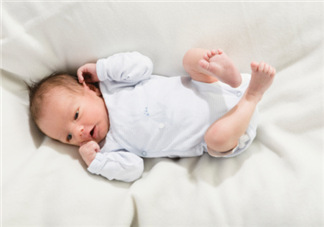 新生兒要多抱抱嗎？新生兒應(yīng)該是多抱還是多躺？