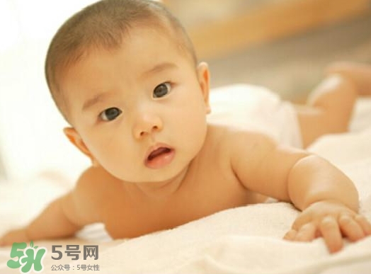 寶寶發(fā)燒抽搐正常嗎？寶寶發(fā)燒抽搐怎么辦？