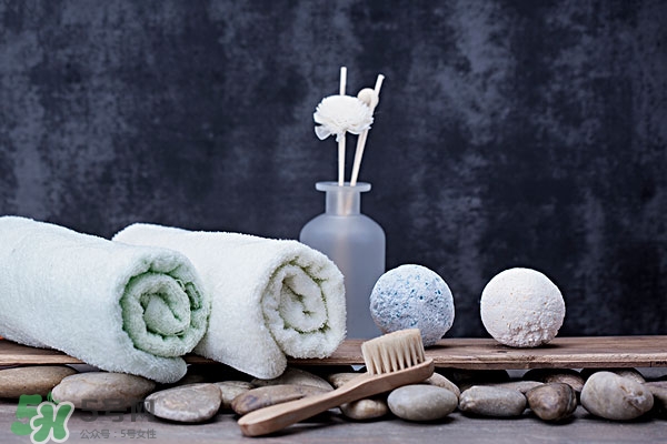 溫水毛巾卸妝法 修復(fù)期精準(zhǔn)卸妝方法 溫水毛巾卸妝法 修復(fù)期精準(zhǔn)卸妝方法