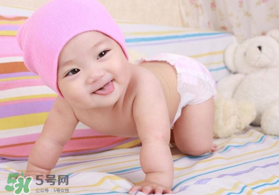 寶寶發(fā)燒出汗可以蓋被子嗎？寶寶發(fā)燒出汗了會(huì)退燒嗎？