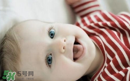 寶寶睡覺為什么會笑？寶寶睡覺笑出聲是做夢了嗎？