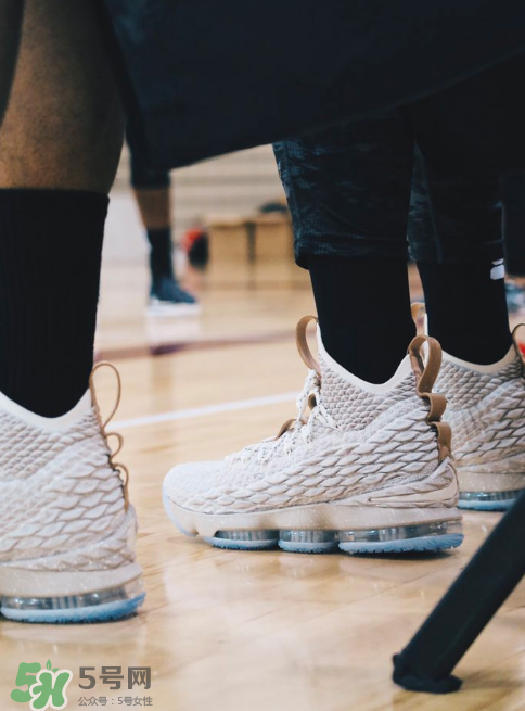 nike lebron 15 ghost什么時(shí)候發(fā)售_多少錢？
